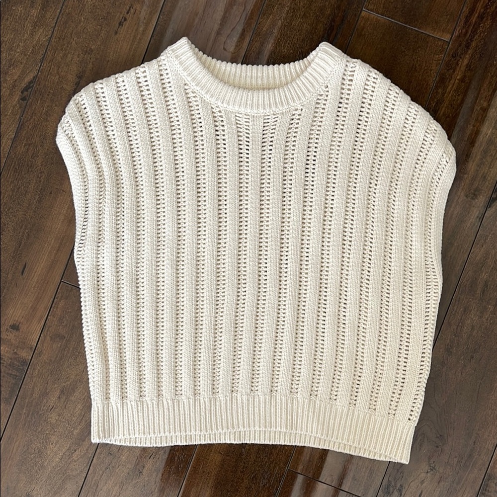 Jessica Simpson Cream Crew Neck Sweater with Chunky Ribbed Knit